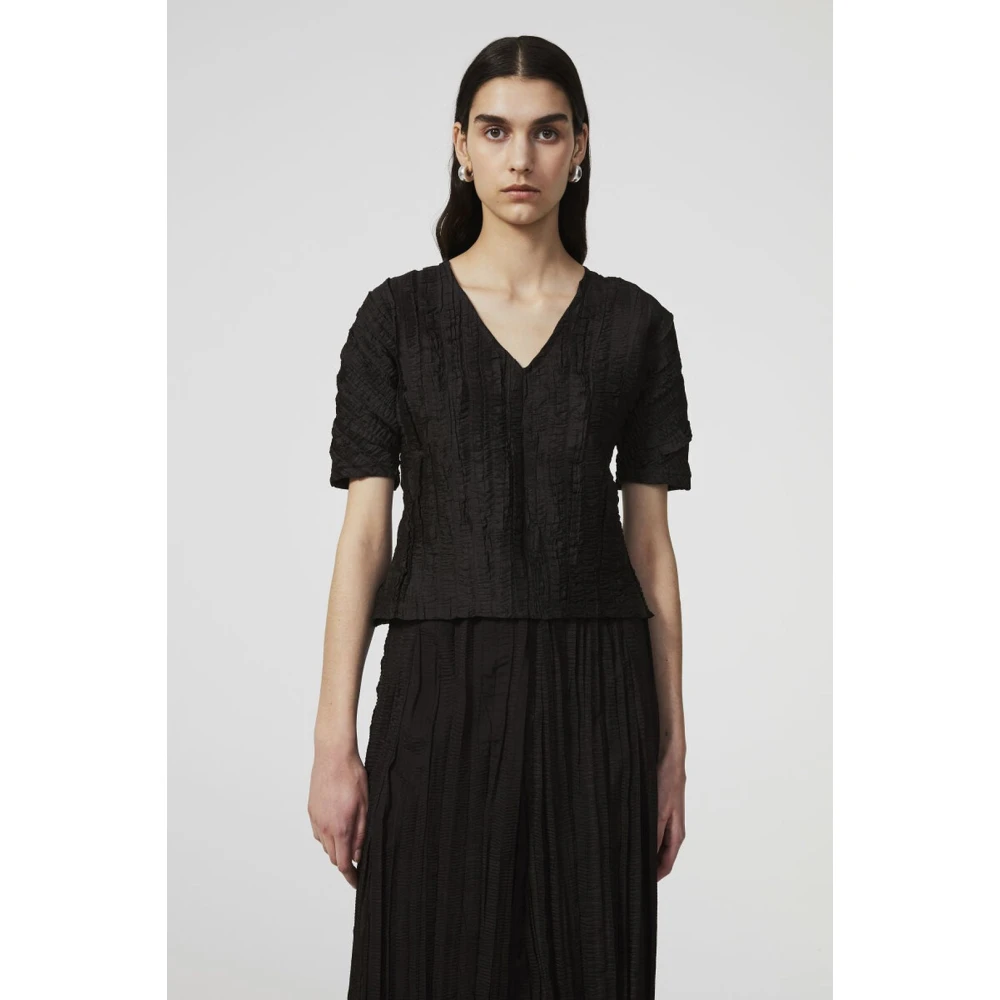 Rodebjer Gestructureerde V-hals Blouse met Rits Detail Black Dames