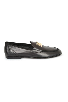 black-loafer-shoes-elegant-iconic-style