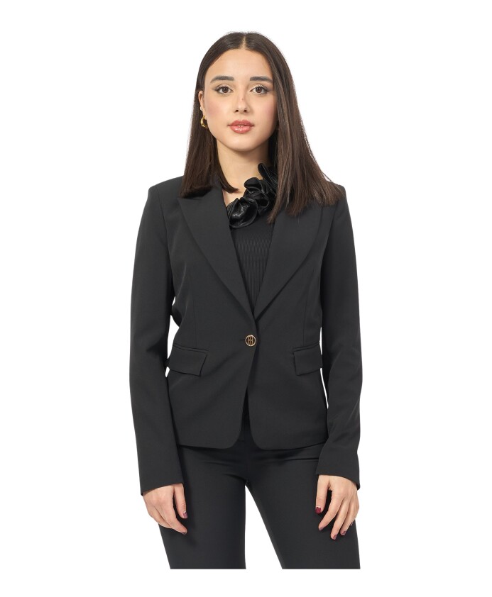 veste-noire-avec-col-revers