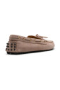 chaussures-en-daim-avec
