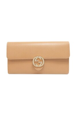 pre-owned-gucci-leather-wallet-gg-logo