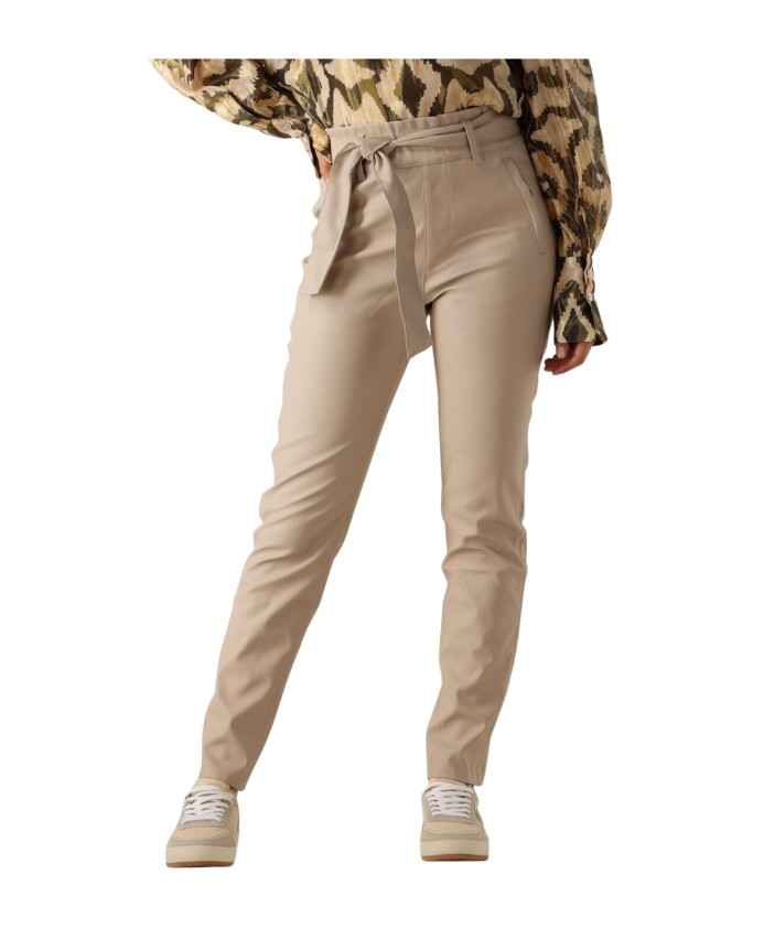 zand-leren-pantalon-stijl