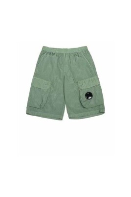 light-green-shorts-with-leg-pockets