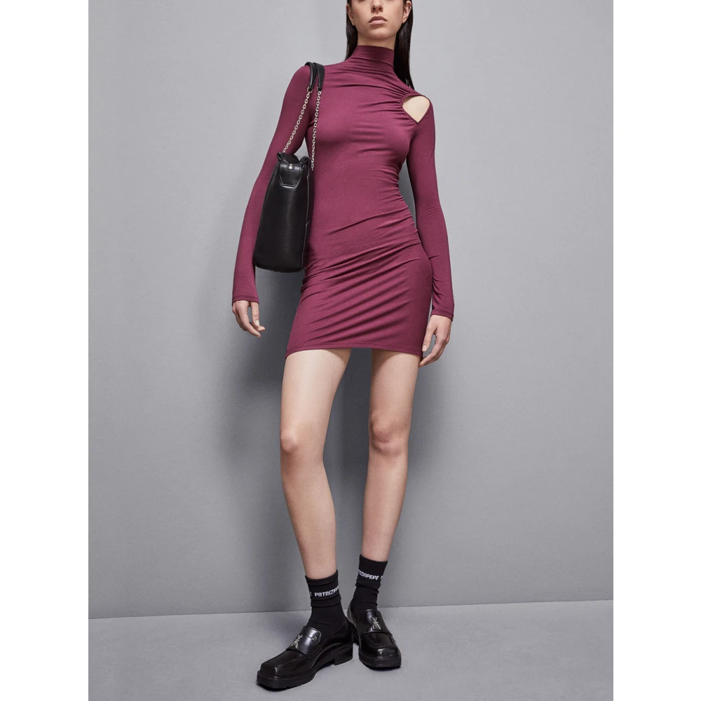 PATRIZIA PEPE Bordeaux Mini Jurk met Draperie Purple Dames