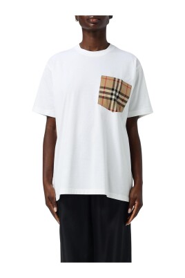 t-shirt-blanc-avec-detail-de-poche