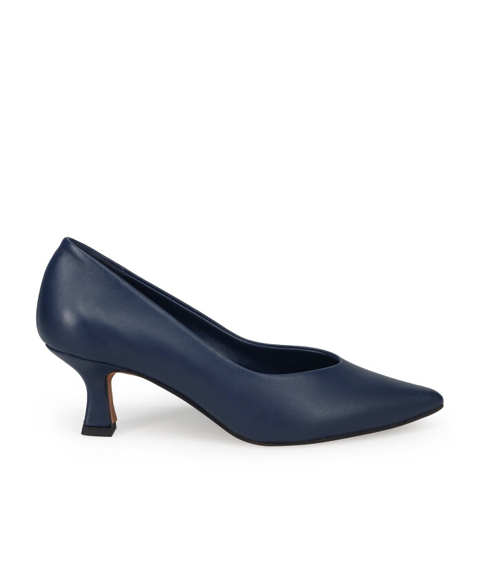 escarpins-a-talon-bleu-pour-un-look-glamour