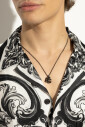 collier-avec-un-pendentif-en-forme-de-logo
