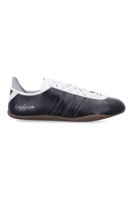 black-white-sneakers-tokyo-style
