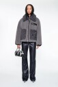 veste-en-fausse-fourrure-bouclee-joann