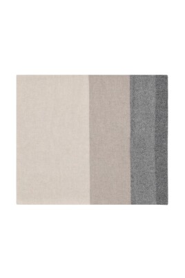 luxurious-cashmere-scarf-with-fringed-edges
