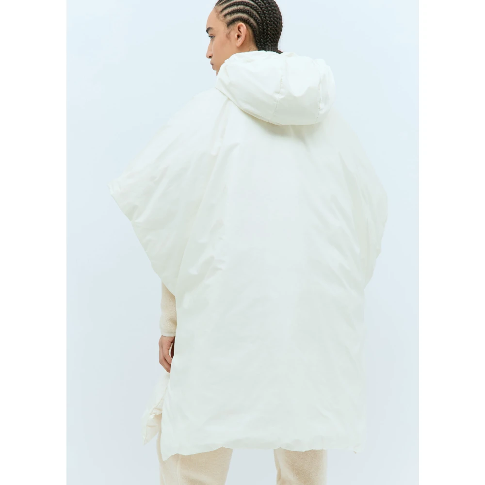 Moncler Gewatteerde Hooded Down Cape met logo White Dames