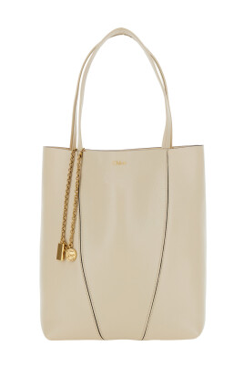 sac-bandouliere-beige-avec-logo-metallique