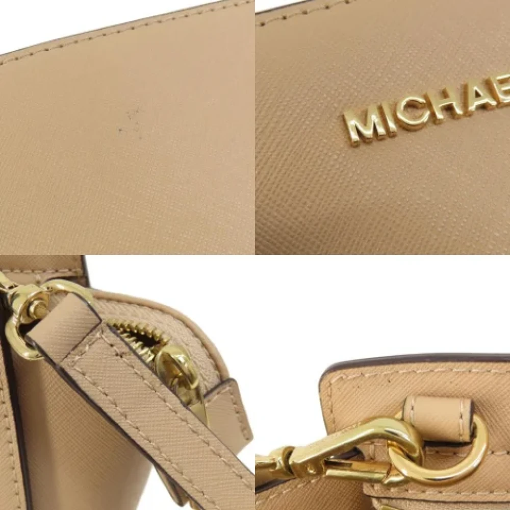 Michael Kors Pre-owned Plastic shoulder-bags Beige Dames