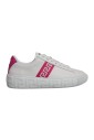 wit-roze-leren-sneakers-met-logo