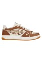 sneakers-avec-logo-brode