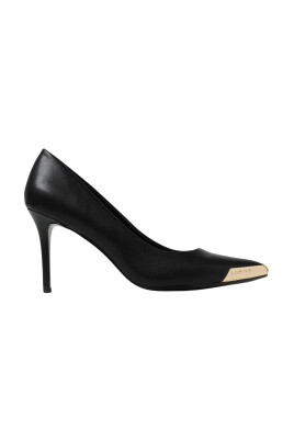 black-stiletto-pumps-elegant-style