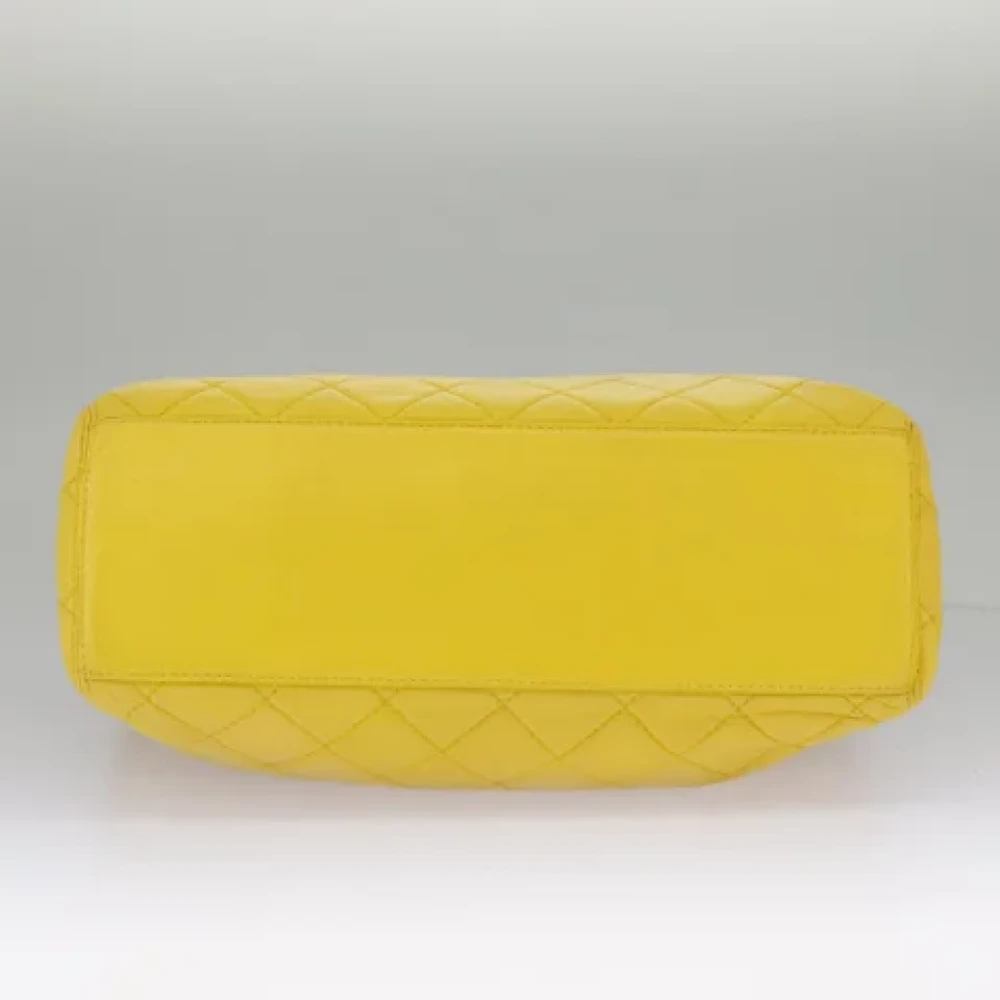 Chanel Vintage Pre-owned Leather handbags Yellow Dames