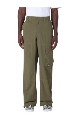 cargo-trousers-with-multiple-pockets