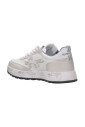 baskets-blanches-en-maille-et-daim