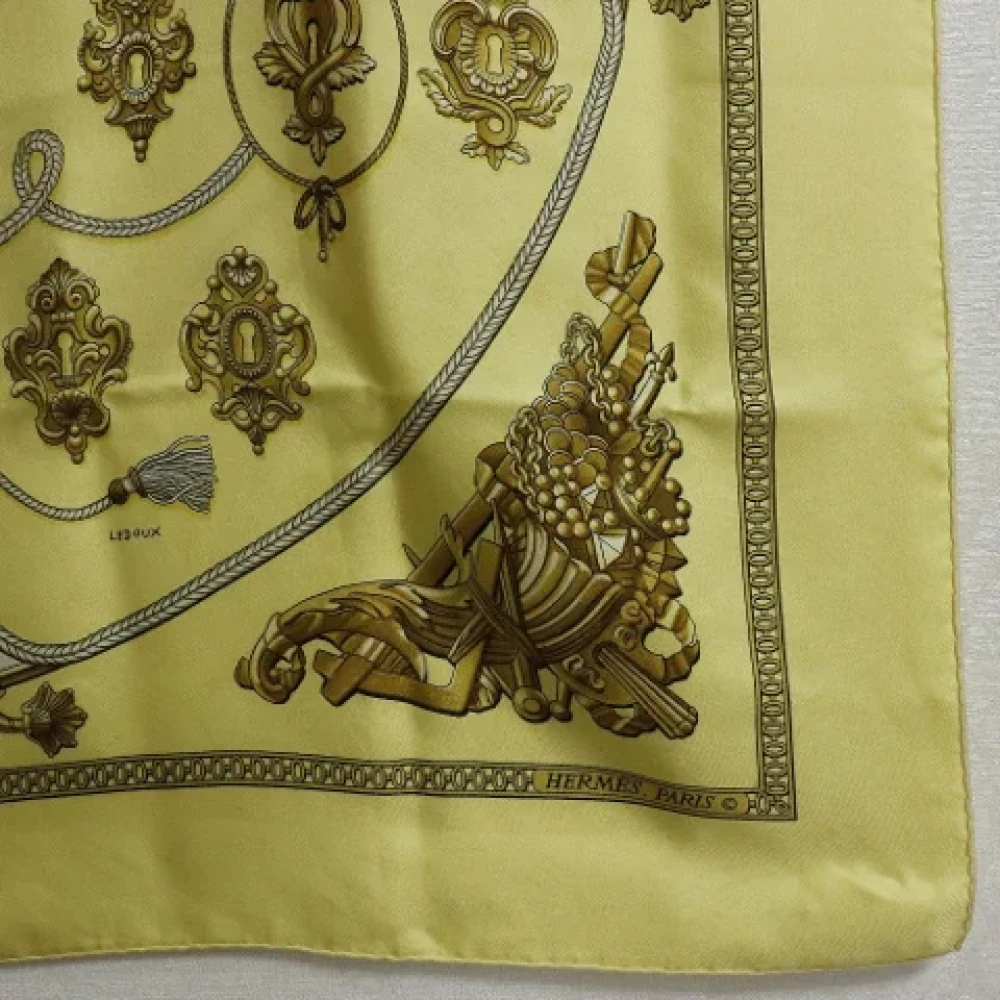 Hermès Vintage Pre-owned Silk scarves Yellow Dames