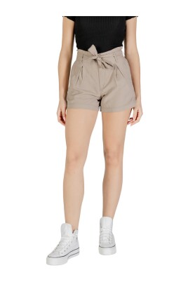 beige-pleated-tiebelt-shorts