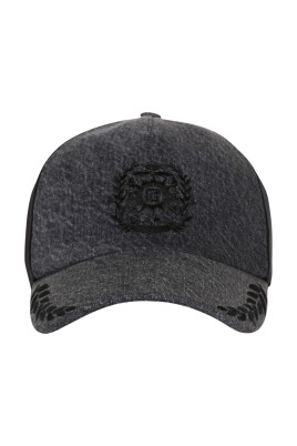 casquette-en-denim-brode-ecusson