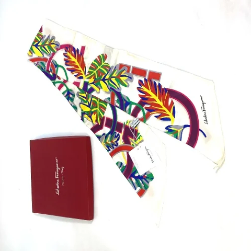 Salvatore Ferragamo Pre-owned Fabric scarves Multicolor Dames