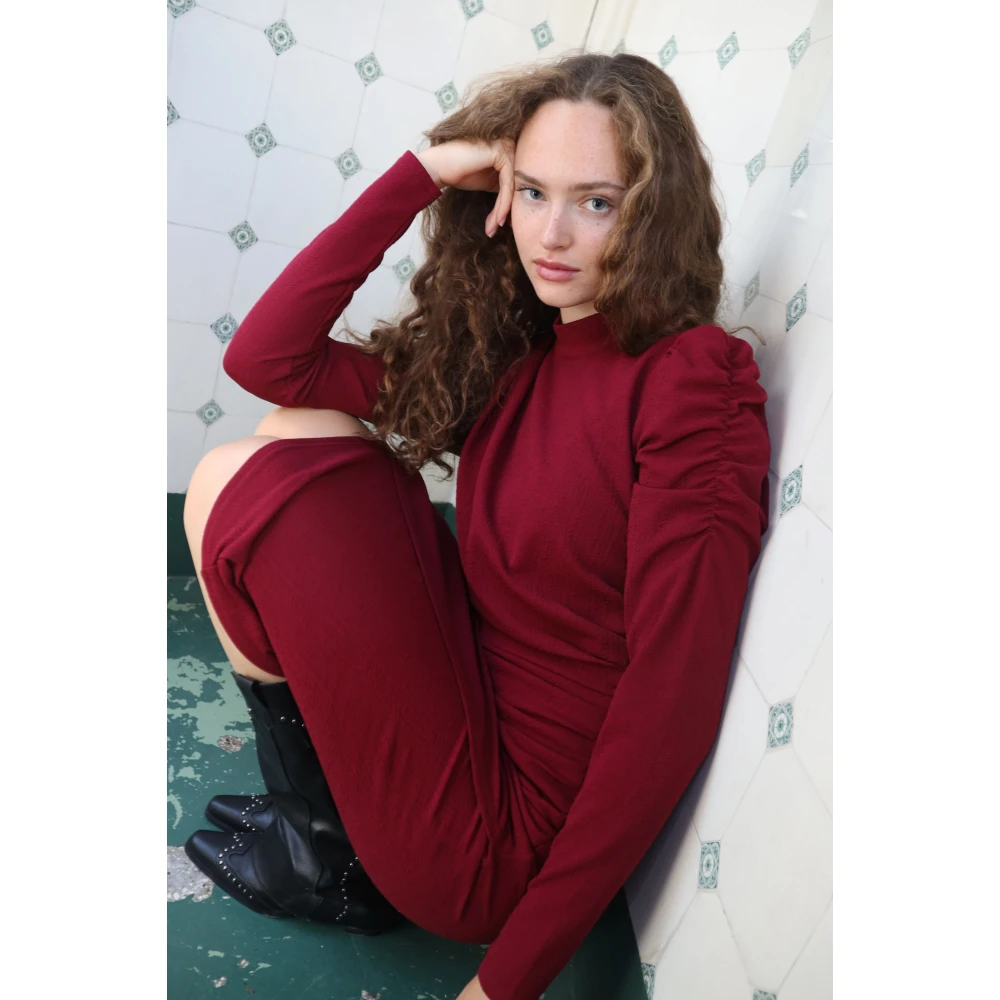 Cras Aansluitende jurk met gerimpelde details Red Dames