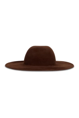 Elegant hatt med bred brätte