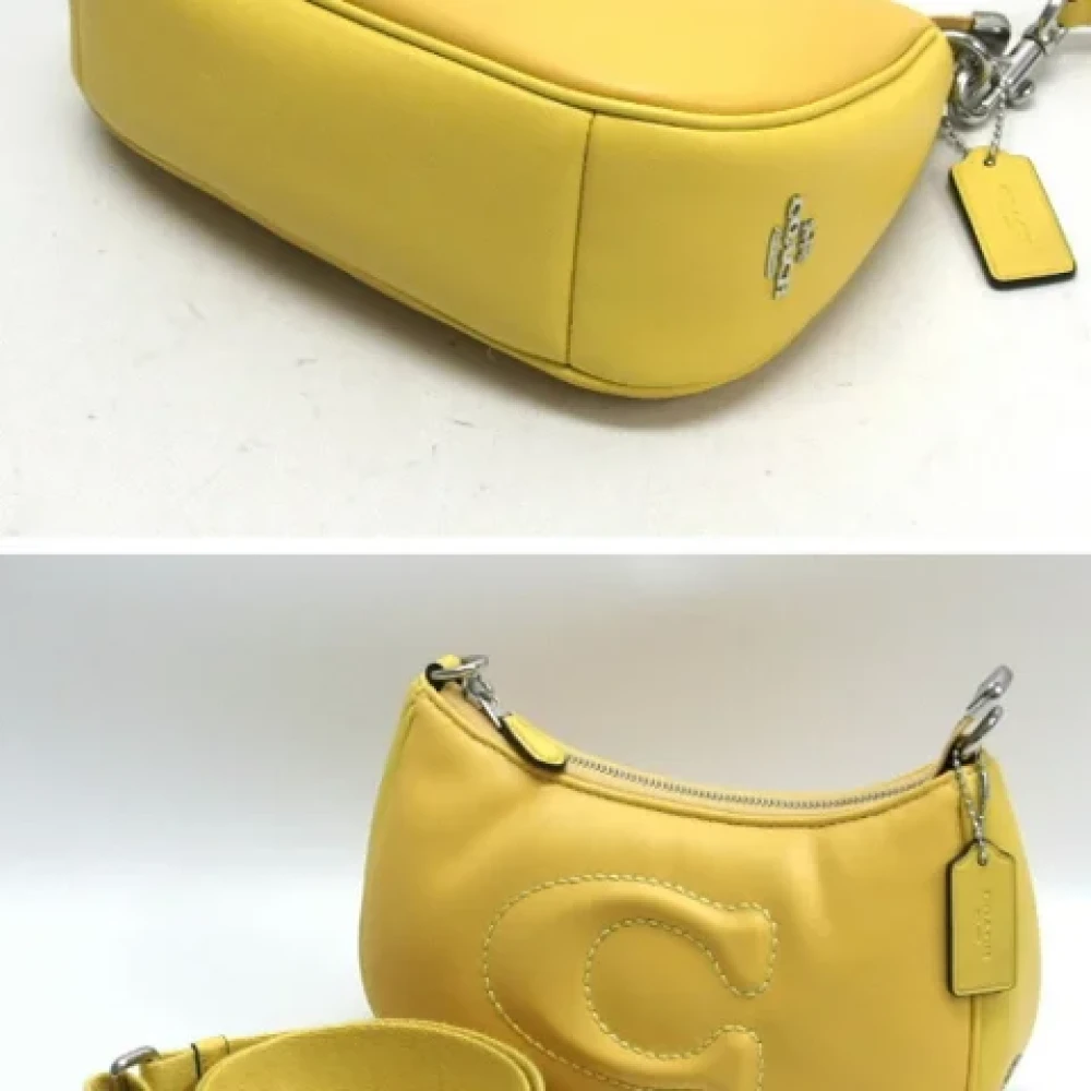 Coach Pre-owned Leather shoulder-bags Yellow Dames