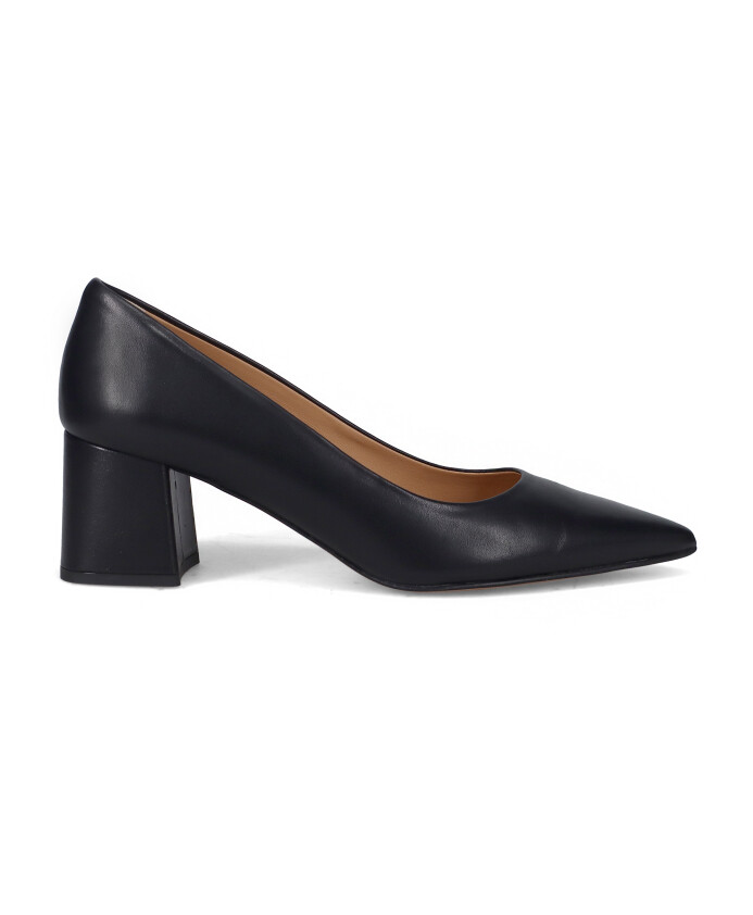 decollete-noir-raffine-en-daim-avec-talon