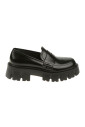 mocassin-en-cuir-noir-avec-semelle-en-caoutchouc