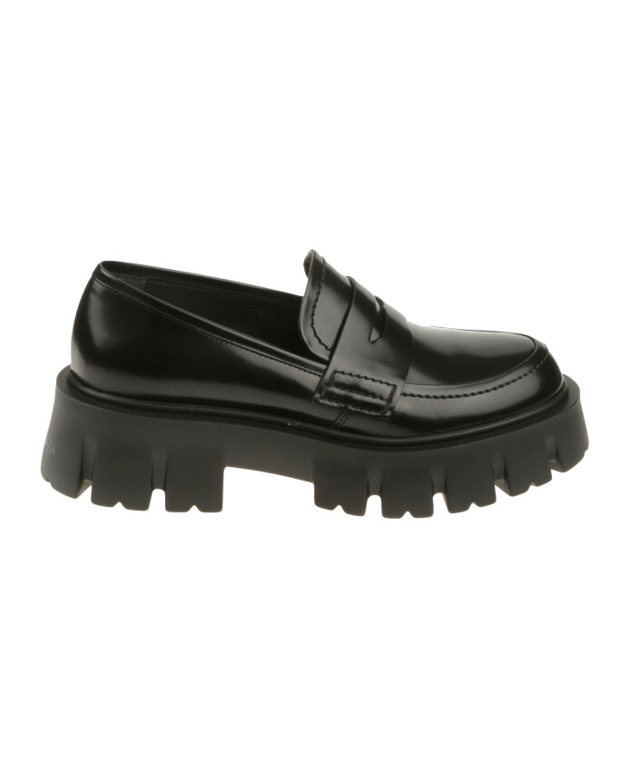 mocassin-en-cuir-noir-avec-semelle-en-caoutchouc