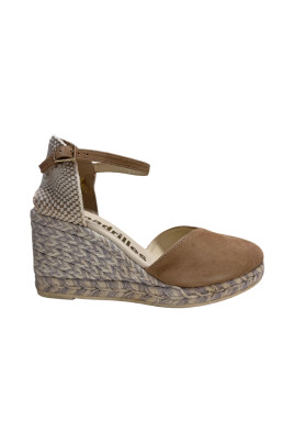 camel-sandals-for-summer-outfits