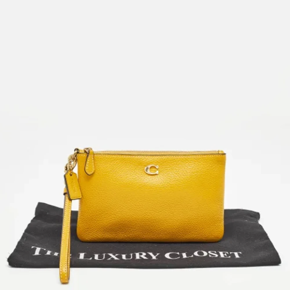 Coach Pre-owned Leather clutches Yellow Dames