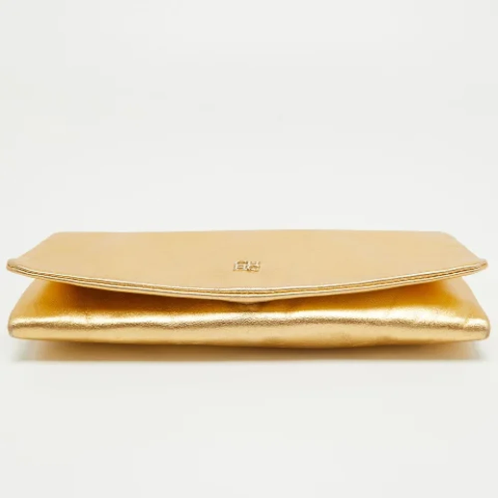Carolina Herrera Pre-owned Leather clutches Yellow Dames