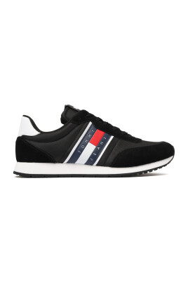 black-sneakers-with-ripstop-design
