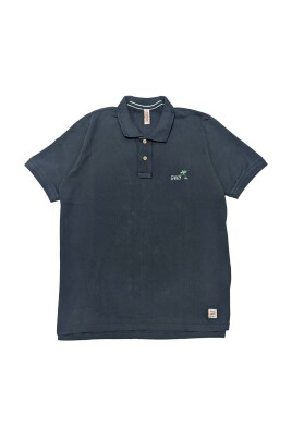 polo-bleu-marine-a-manches-courtes-avec-impression-peinte-a-la-main-sur-la-poitrine