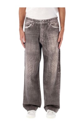 casual-washed-jeans