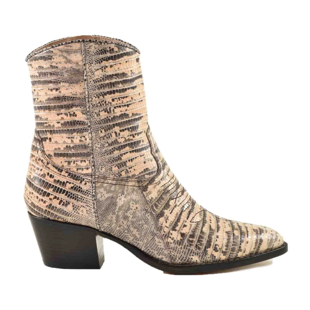 Shoes > Boots > Cowboy Boots - - Valentino Garavani - Modalova