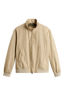 beige-coats-for-stylish-winter-look