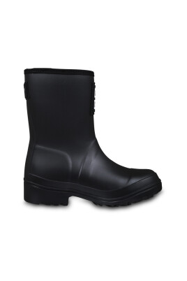 black-rain-boots-waterproof-flexible-style