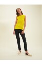 debardeur-jaune-en-crochet