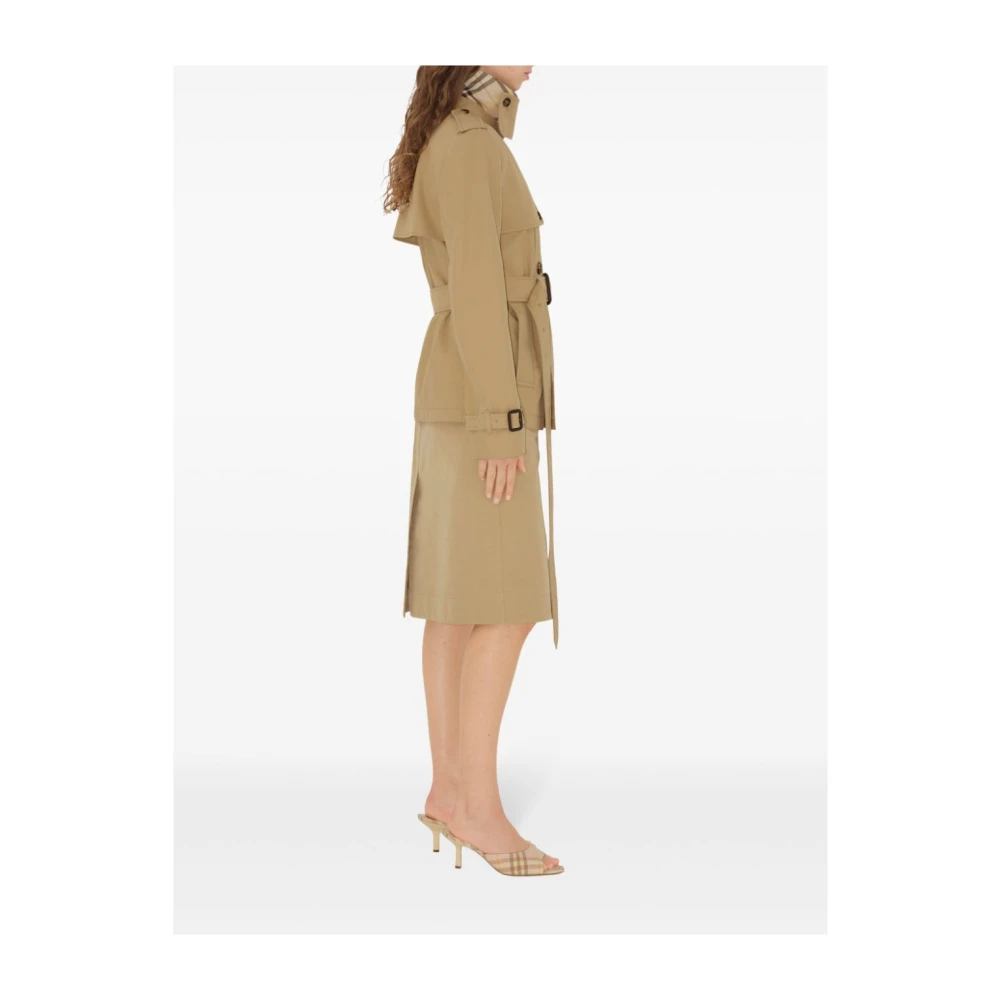 Burberry Beige Jassen voor Stijlvolle Outfits Beige Dames