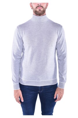 pull-a-col-roule-brode