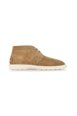 white-suede-boots