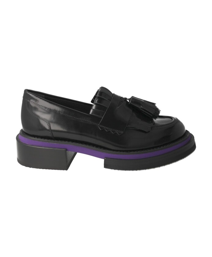 mocassin-en-cuir-noir-avec-franges-et-pompons