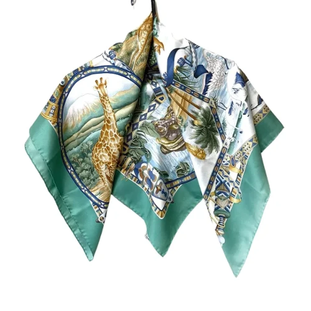 Salvatore Ferragamo Pre-owned Silk scarves Green Dames