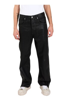 baggy-jeans-with-button-closure