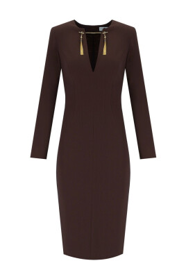 robe-en-crepe-leger-avec-chaine-de-bijoux